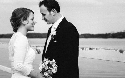 Hochzeitsfotografie im Flussland: Romantische Bilder am Wasser